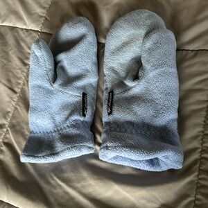 Columbia Fleece mittens light blue and size medium in good condition